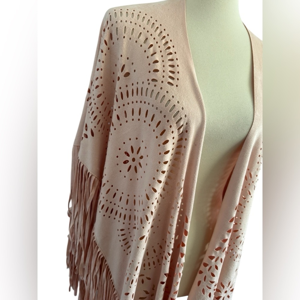 Bagatelle City Pink Faux Suede Lasercut Fringe Cape Shrug Size XL - Picture 3 of 10